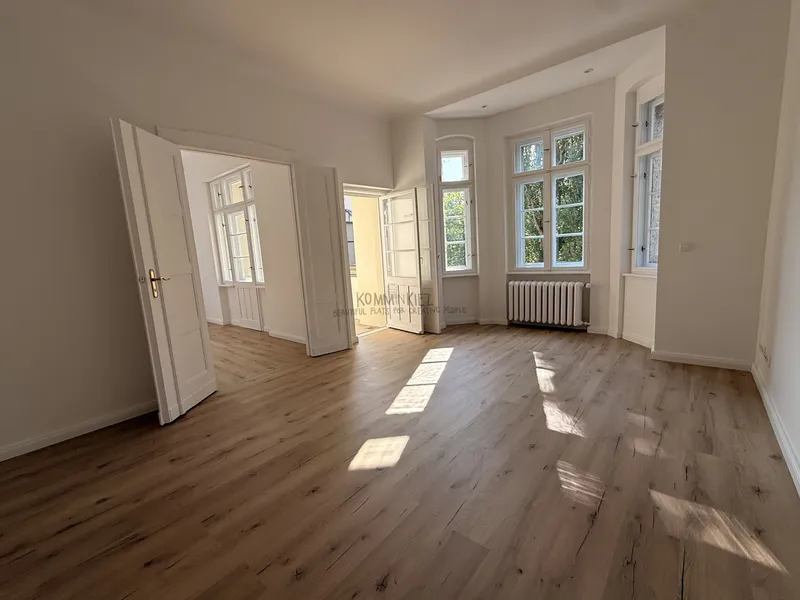 SONNTAG: Wunderbare 4 Zimmer: Frisch modernisiert und einzugsbereit - mit Freiblick-Loggia — photo 1